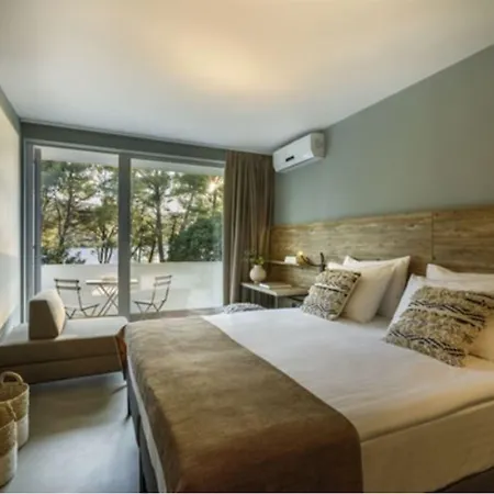 Отель Valamar Meteor 4*