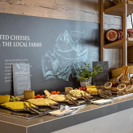 Valamar Meteor מלון