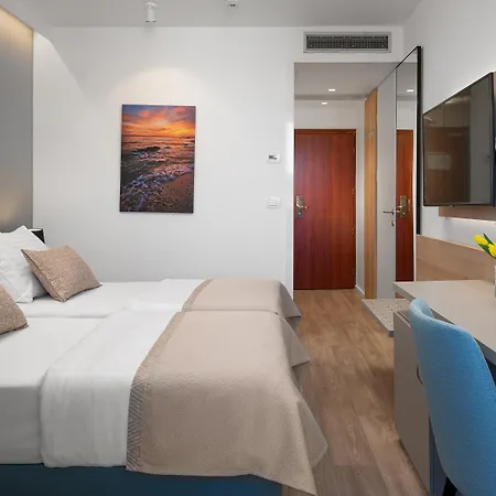 Valamar Meteor Макарска