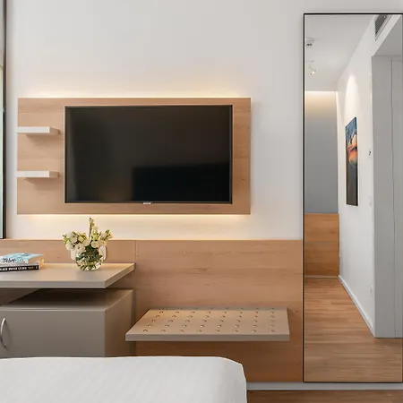Valamar Meteor 4* Макарска